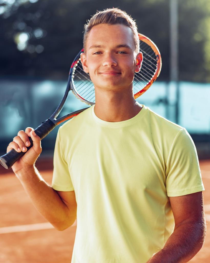 young-man-teenager-with-tennis-racket-standing-nea-EZL9MQX.jpg